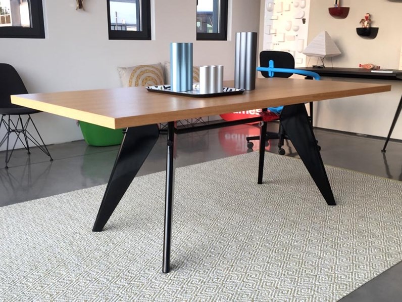 Tavolo Em table Vitra in OFFERTA OUTLET