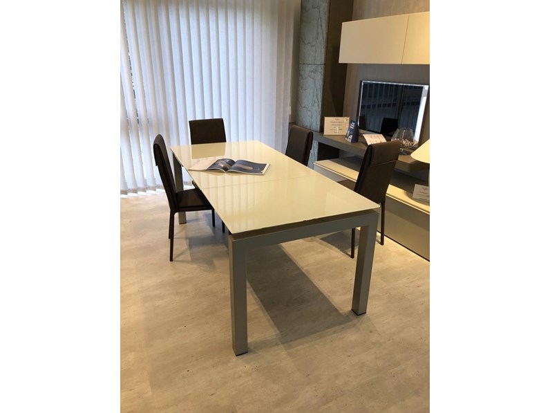 Tavolo in vetro rettangolare Airport di Calligaris in Offerta Outlet Tavolo in vetro rettangolare Airport di Calligaris in Offerta Outlet