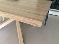 tavolo colore legno