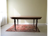 Tavolo ovale con struttura e piano d'appoggio in legno massello di Produzione Artigianale. Scontato del -63%. Offerta Outlet Mobilgross