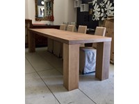 Tavolo realizzato con tavole di Parquet di Rovere Spazzolato ,tipologia Fisso , dimensioni Maxi L=292 cm.x 90 , artigianale , produzione di Falegnameria Atelier Interni
