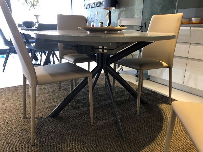 Tavolo rotondo con basamento centrale Hover ø120 Scavolini scontato Tavolo rotondo con basamento centrale Hover ø120 Scavolini scontato