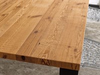 Tavolo In legno di ontano trattato con cera naturale scontato del -40 %
