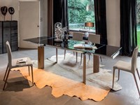 Tavolo mod.Arcos con piano in cristallo verniciato Nero