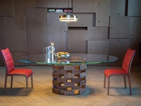 Tavolo mod.Colosseo con piano in vetro ellittico