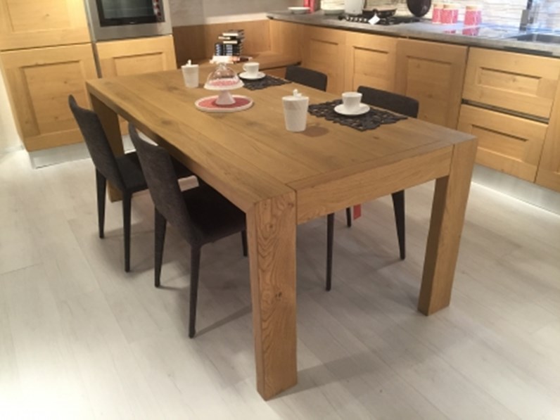 Tavolo Veneta Cucine Modello Venik Rettangolare scontato del 45 % Tavolo Veneta Cucine Modello Venik Rettangolare scontato del 45 %