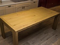 Tavolo Veneta Cucine Modello Venik Rettangolare scontato del 45 %